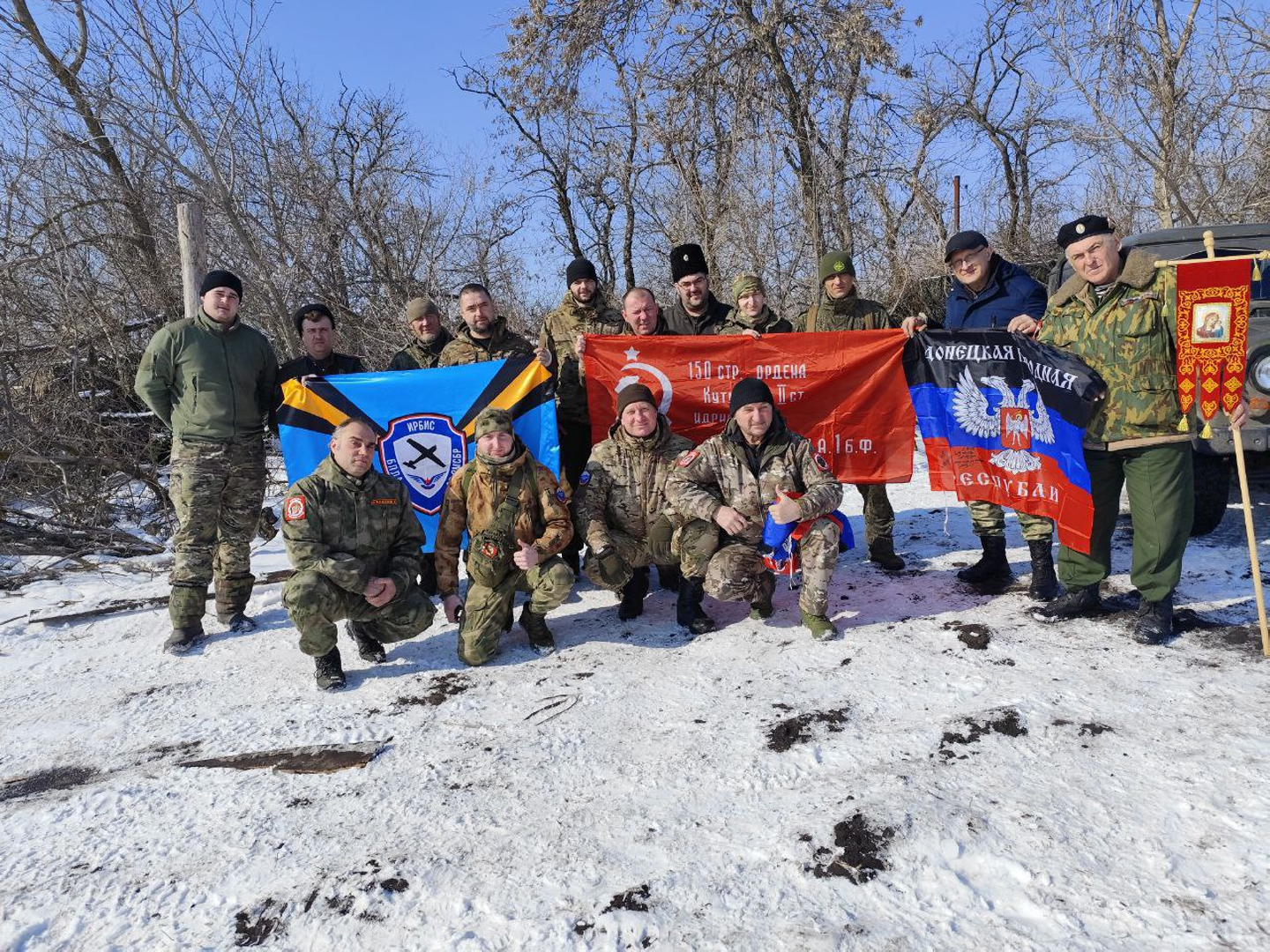 В тыловых районах зоны проведения специальной военной операции (СВО) артисты Агитвзвода «Алтай» поздравили военнослужащих с Днём защитника Отечества..