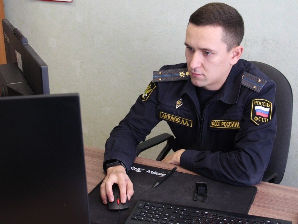 Судебные приставы вернули погрузчик владельцу.