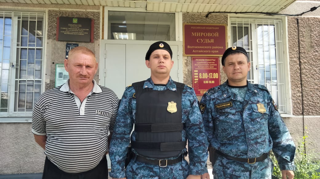 Судебные приставы спасли людей из пожара.