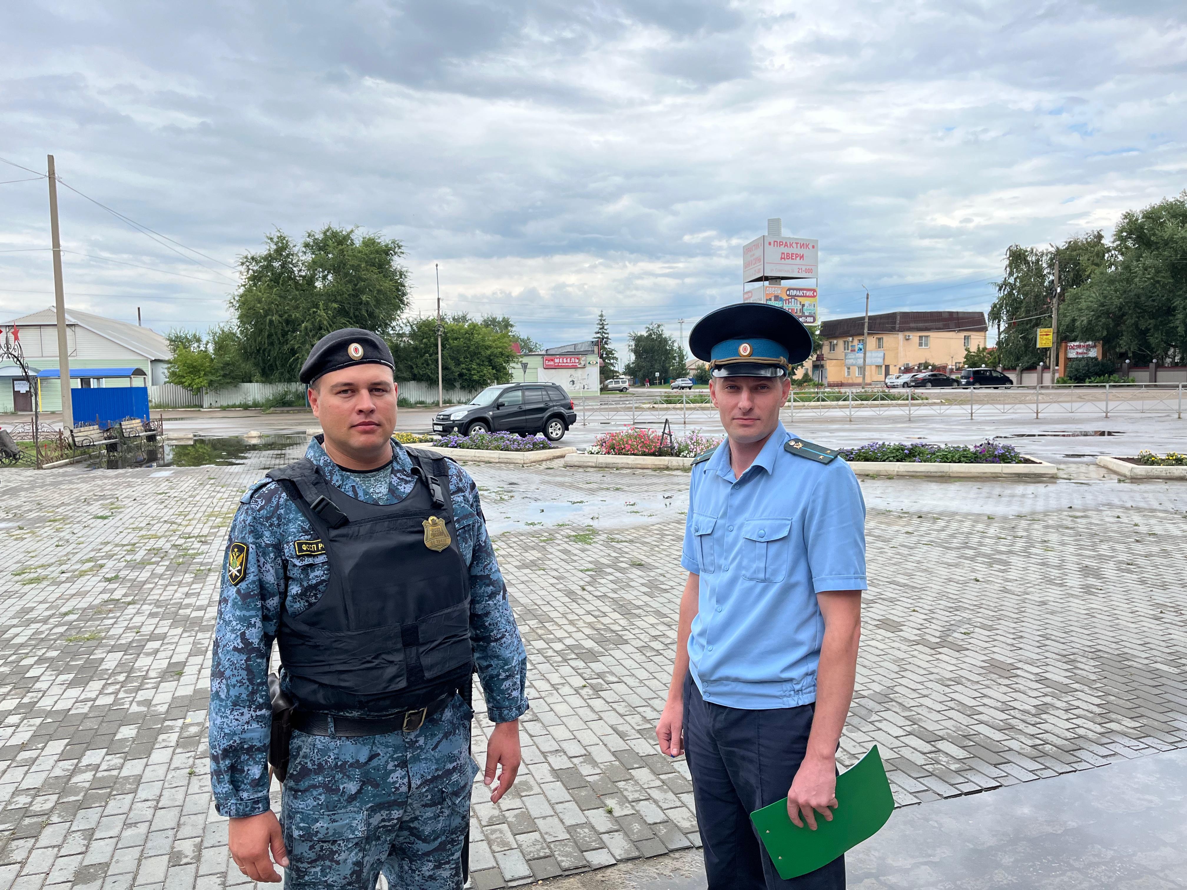 Судебные приставы помогли рабочему по благоустройству  получить заработную плату.